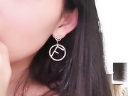 高颜值新人长发美女主播自摸秀 慢慢脱掉床上掰开逼逼毛毛比较多 很是诱惑喜欢不要错过