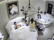 精致酒店性福小胖啪啪高颜值苗条小美女放着小曲鸳鸯浴主动在浴缸里开干回床上继续美女很骚女上位疯狂女操男