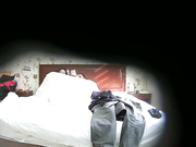 貌似单位中年男领导利用工作之便上班时间带美女少妇下属宾馆开房,看这情况应该是经常来,体力真好干了3次!