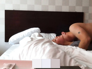 害羞女友半推半就穿着灰色上衣与男友爱爱浪起来还是蛮主动的 完整版