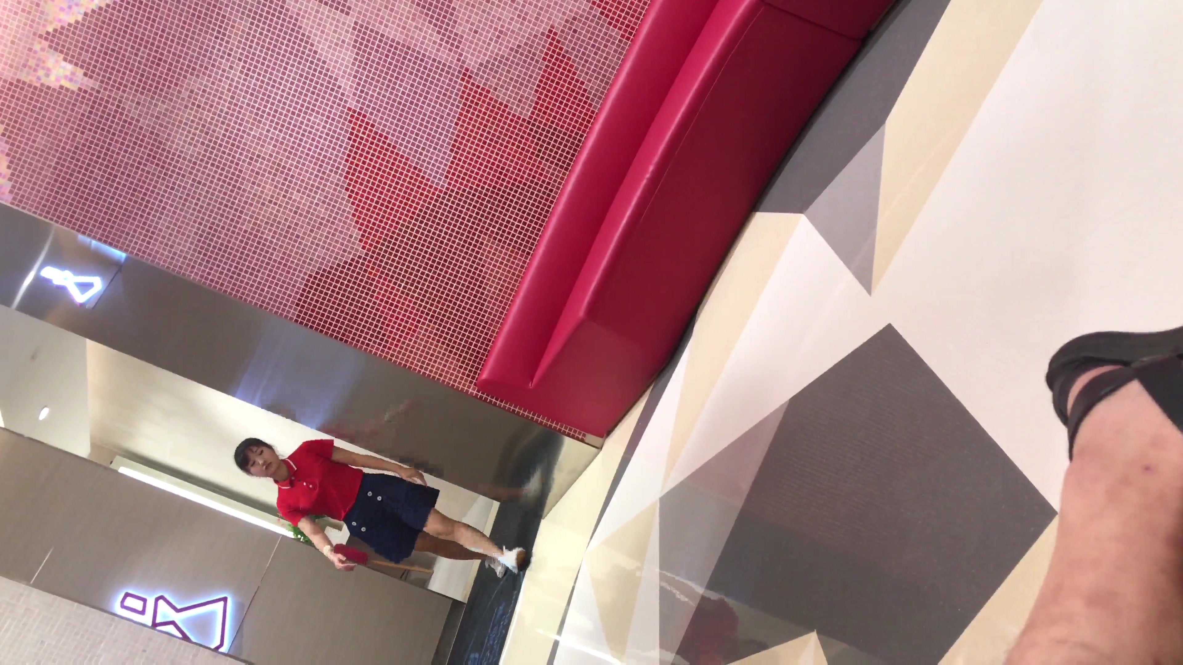 最新流出国内厕拍大神潜入网吧 棋牌室餐厅女厕近距离偷拍还故意搭讪4K高清无水印原版