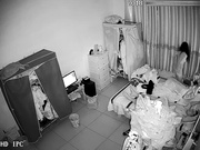 最新黑客破解家庭网络摄像头监控白领小夫妻的夜晚性生活