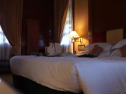 猥琐港商与高颜值情人开房劲爆自拍流出 骑乘淫叫 爆乳翘挺 69式深喉爆精裹射