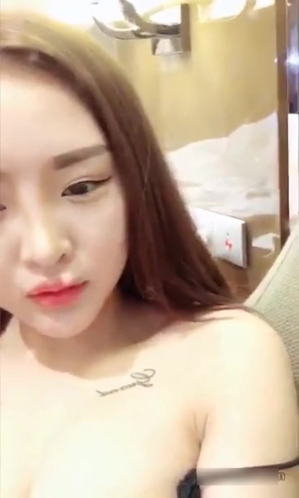 高颜值气质美女 脸蛋漂亮身材好 激情自慰和炮友啪啪自拍 很是诱人