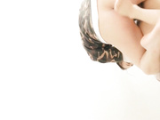 这得多饥渴啊 久别小情侣一见面裹硬鸡巴衣服不脱就骑上去 疯狂骑操 无套抽插猛操 最后射一美臀 高清1080P版