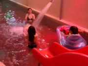 爆乳女神『林BABY』泳池多人杂交派对实录青春洋溢的嬉闹转眼间就变成最淫乱的多人杂交