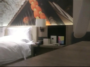 约啪达人-微信2500元约操女神范气质短发美女小姐姐酒店啪啪,站在沙发搂着屁股干,女上位快速抽插,叫的销魂淫荡