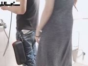 美女居家自拍-女神范极品性感美女体验刺激让男友扮演水电维修工在卫生间勾引他偷情啪啪,人美逼干净,国语!