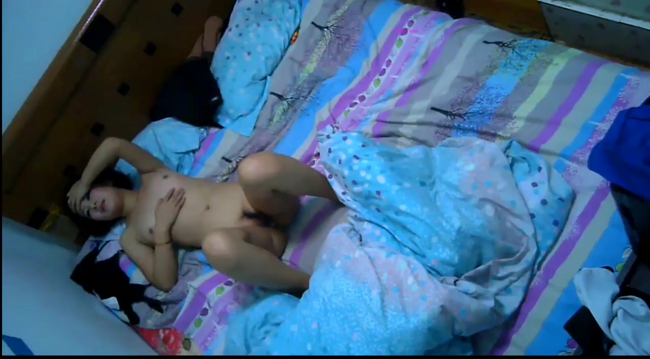 民宿宾馆偷拍附近大学校花级性感美女和帅气男友偷偷开房,颜值高身材棒激战时美女还有点害羞,被男友内射了.国语!