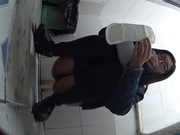 棍哥办公楼WC雅拍女白领-初露锋芒98极品全景美女换卫生巾