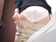 外站最新流出潮流商场高级坐厕偷拍几个气质时尚美女嘘嘘