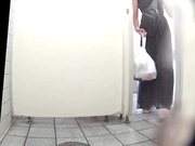 盗站六月新流出水上乐园商场蹲厕固定偷拍美女嘘嘘有几个美眉几个逼毛性感很有撸点