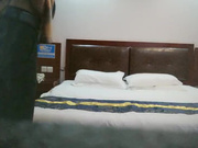 强哥宾馆嫖妓偷拍微信约了个刚拔完火罐的会所女技师上门服务身材好口活棒_ev