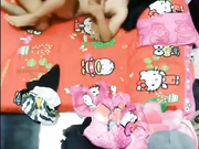 排骨哥艳福不浅出租房玩肏漂亮大学生小女友分开腿使劲吸然后下下到底使劲输出美女表情销魂