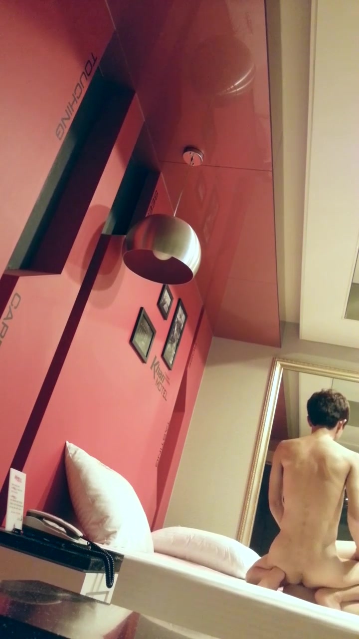 『韓國版百度雲泄密流出』精瘦大叔包養大三學妹啪啪私拍不慎流出 無套速插 口暴顏射吃精～720P高清原版收藏