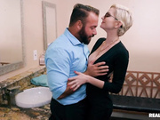 相亲遇见气质骚货软肉摩擦挡不住在洗手间就揉捏操上了，大长腿高跟美女打奶炮真刺激