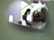 賓館鐘點房拍攝到的金發大奶少婦偷情私會帥氣小夥 如狼似虎的騎在身上猛搖表情淫蕩 露臉高清