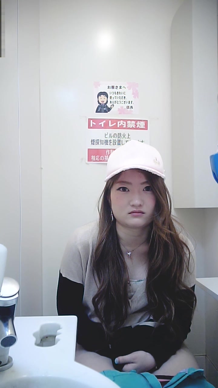 【最新盜攝】潮流商場公共女廁坐廁偷拍各式美女噓噓 性感透明蕾絲內褲前前後後擦得真仔細 720P高清原版