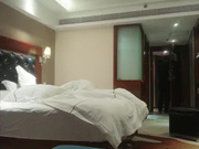 东北胖哥外围群约炮同是东北的老乡高颜值纹身美女打扮时尚网红脸很骚还自摸连续搞了她两次_ev