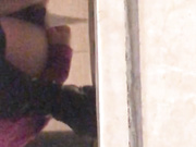 大屁股骚女上厕所 擦的真认真