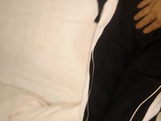 现在的学生不得了,放学不回家直接和男朋友开房,校服裤子是松筋的,一拉就扒下来了,露出了鲜嫩多汁的嫩鲍鱼