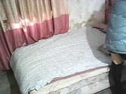 住宅小区出租房没鸡头自己单干的卖肉少妇老中青来者不拒2小时连续接待了好几个嫖客吃快餐