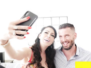 黑发巨乳淫妻与情人偷情主动要求拍下淫荡的一面