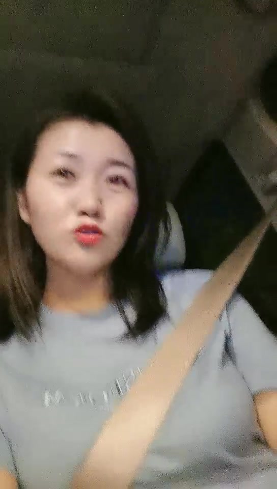 微熟女的诱惑全程露脸跟小哥户外激情口交大鸡巴扒光后入揉奶草