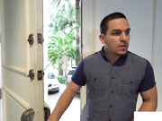 18 岁的日烧女孩性欲旺盛操她的继兄弟