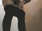 大型商場公共衛生間拍攝到各式美女少婦如廁 有個良家少婦貌似喝多尿完吐了 1080P高清原版