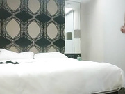 网红脸外围骚货自带黑丝吊带特写深喉骑乘01