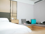 约极品女黑丝高跟鞋抗腿猛操扶着细腰顶入深插