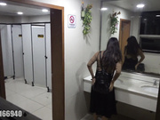 大神潛入某醫院公共女廁偷拍各式美女少婦如廁 有個藍裙高跟少婦顏值蠻高的 1080P高清原版