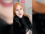 丰满美妖用手机自拍自己淫荡被偷窥插进嘴里口爆