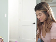 东方小美女和白嫩美女一起玩3P插着吃逼