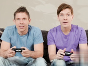 现实-小山雀伊甸园罪恶被2只大公鸡双重刺穿