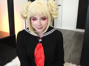 Toga Himiko深深地吮吸着大阴茎，直到脸上出现丘疹