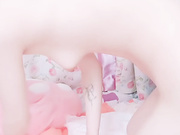 18小美女年龄不大挺会玩假屌按摩器道具齐全