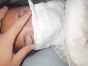 【真实MJ作品】26岁未婚水嫩大姨子被下药迷玩，抠逼吸奶插入时有反应反抗，贵在真实，1080P完整版