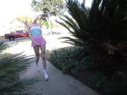 超级可爱的青少年在网上进行粗野的勾搭