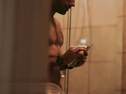 Alexis Fawx的阴部遭到重击