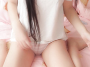 『糯米姬』床上诱惑展示白嫩白虎一线天