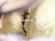 被杀的伊丽莎·伊瓦拉为娜塔莉亚·尼克斯喷射她的阴部