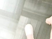 粉嫩少女蹲立口交嗦弄蛋蛋上位暴插01