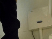 大膽坑神潛入國內某茶館公共女廁固定視角連續偸拍多位店員和顧客如廁噓噓 有個皮靴妹子的蕾絲透明內內太惹火了 1080高清原版