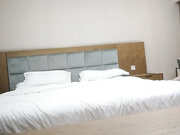 无情的屌约操网红外围女掏出JB就让妹子吸01