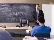 『中文字幕』期末考试冲刺后与女同学教室内放松