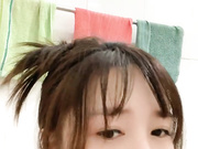 动情的骚妹子让小哥亲着小嘴揉着奶子又抠逼